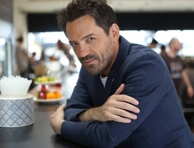 Θάνος Καλλίρης: Στο νοσοκομείο με οξεία λοίμωξη του αναπνευστικού (φωτό)